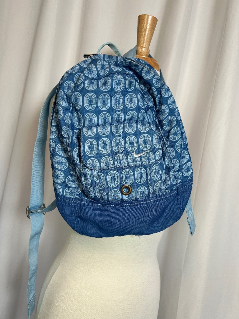 VINTAGE NIKE BLUE GEOMETRIC PRINT BACKPACK